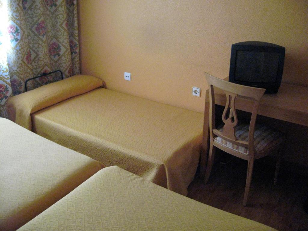 Hotel Restaurante San Roque Медіна-дель-Кампо Номер фото