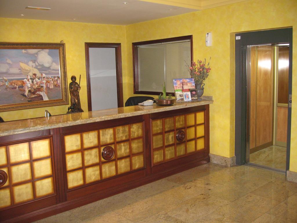 Hotel Restaurante San Roque Медіна-дель-Кампо Екстер'єр фото